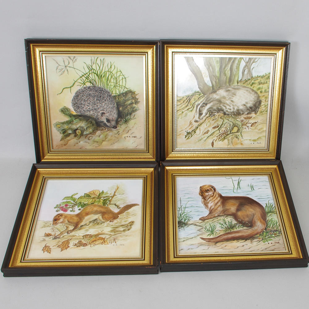 TAVLOR, 4 stycken, inramade handmålade porslinsplattor.