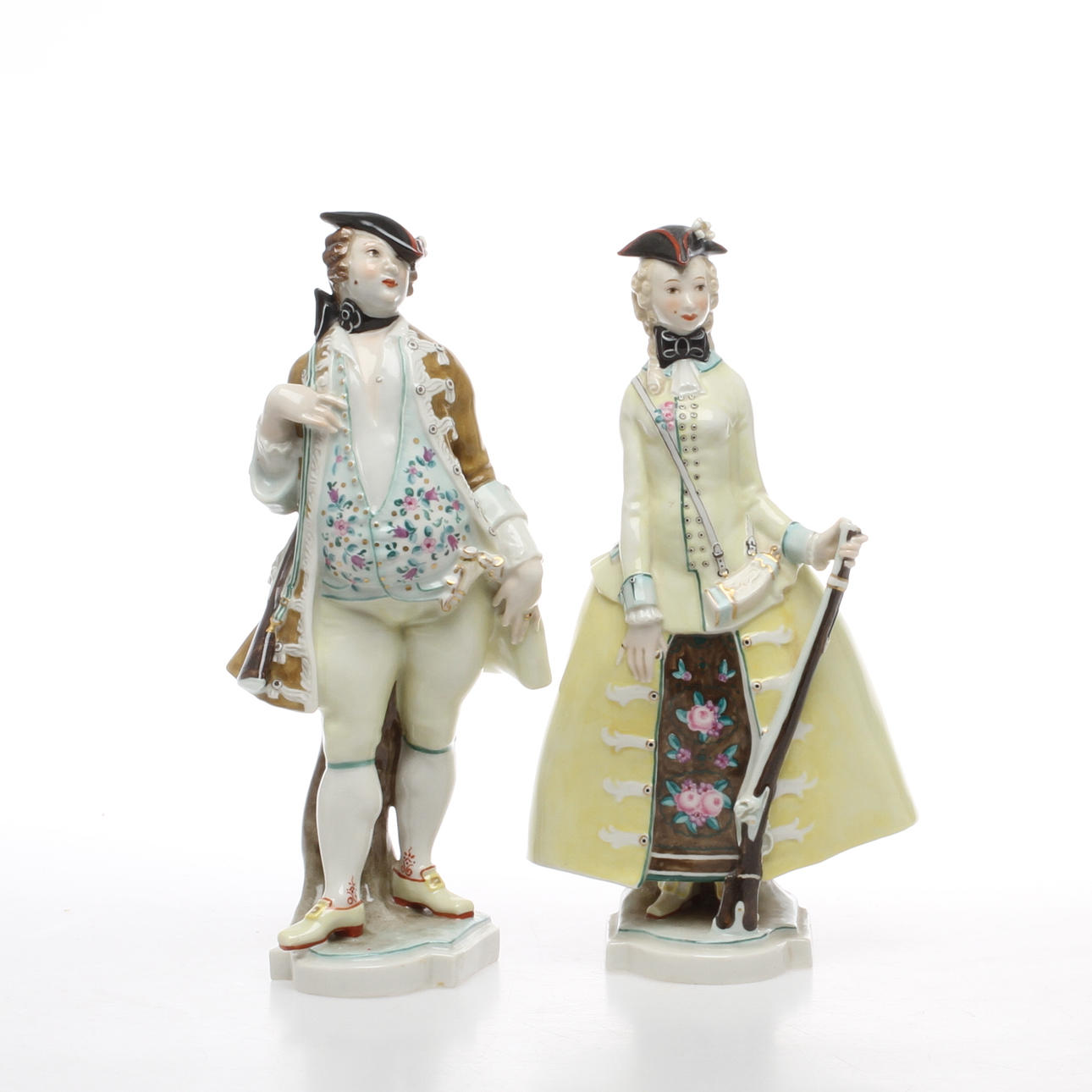 FIGURINER, 1 par, porslin, "jägare", Schwarzburger Werkstätten für Porzellankunst, design Paul Scheurich, 1900-talets första hälft.