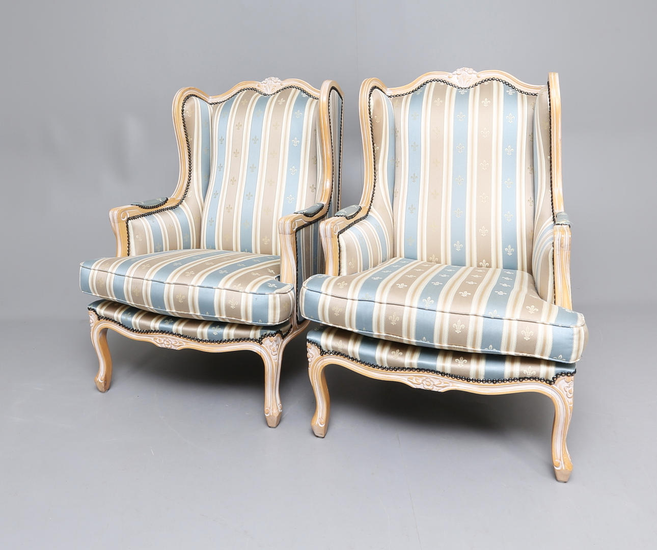 ÖRONLAPPSFÅTÖLJER,1 par, Rokokostil,1900-tal.