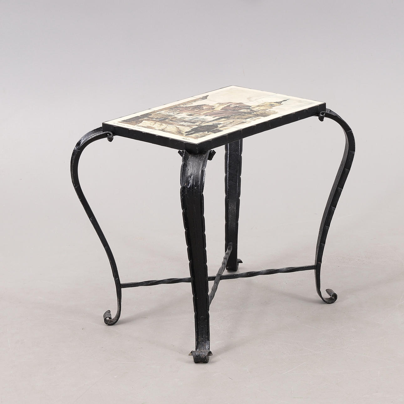 BORD, smide/kakel, 1900-talets mitt.