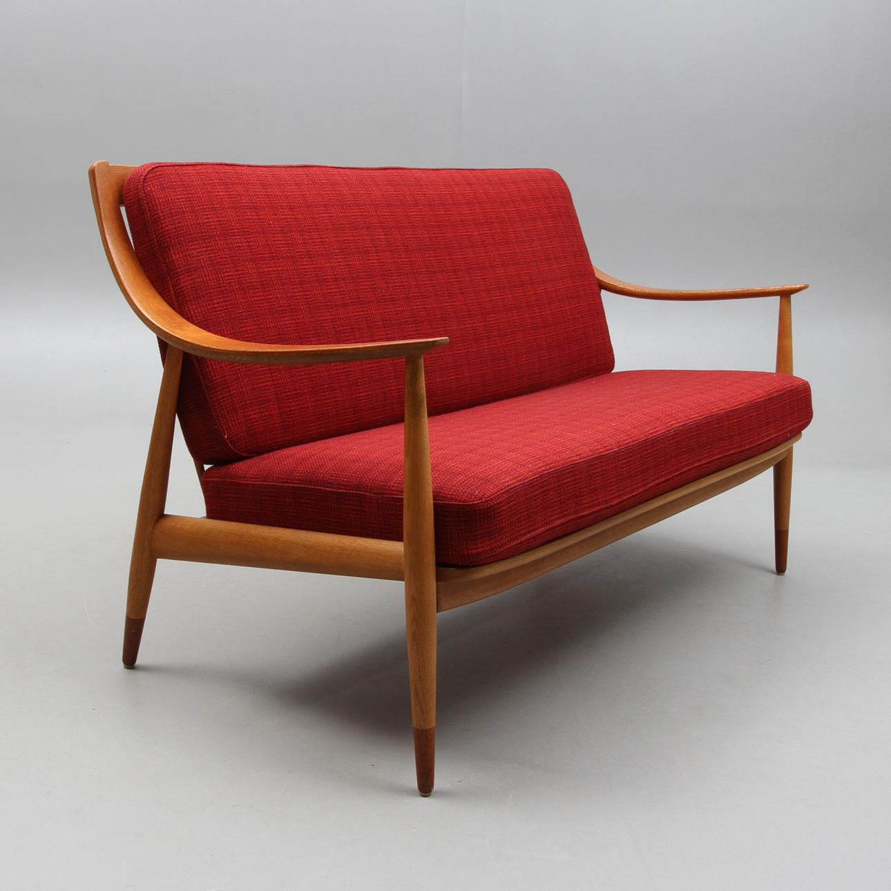 SOFFA, Orla Mølgaard Nielsen & Peter Hvidt, France & Daverkosen, Danmark. omkring 1900-talets mitt.