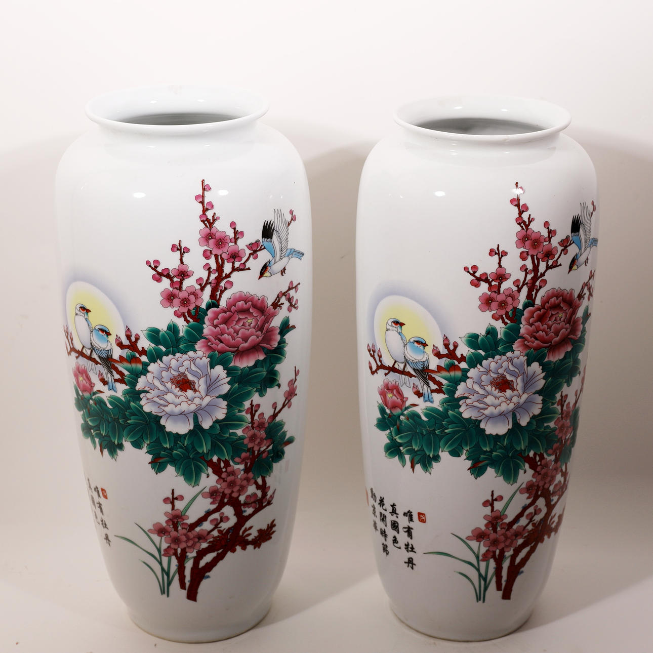 PAR KINESISKE VASER I PORCELÆN.