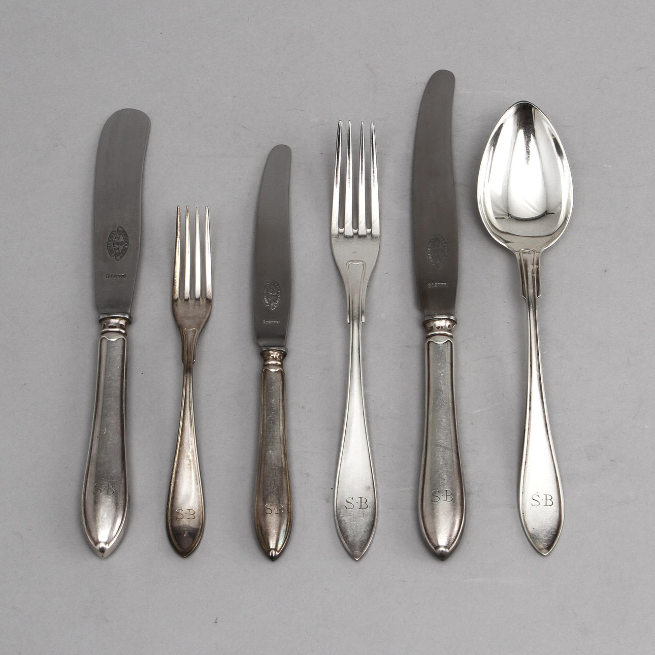 BESTICKSERVIS, silver, 62 delar, "Svensk spetsig", totalvikt ca 2400 gram.