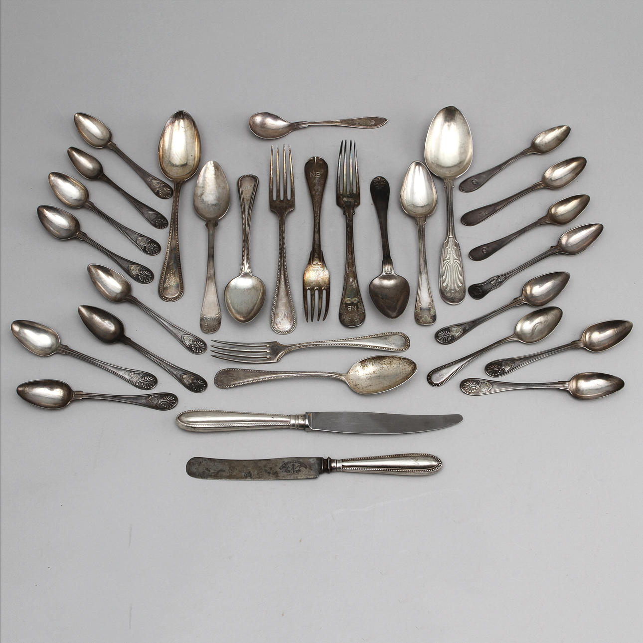 SILVERBESTICK, 30 st, udda modeller och delar, 18/1900-tal, totalvikt ca 1000 gram.