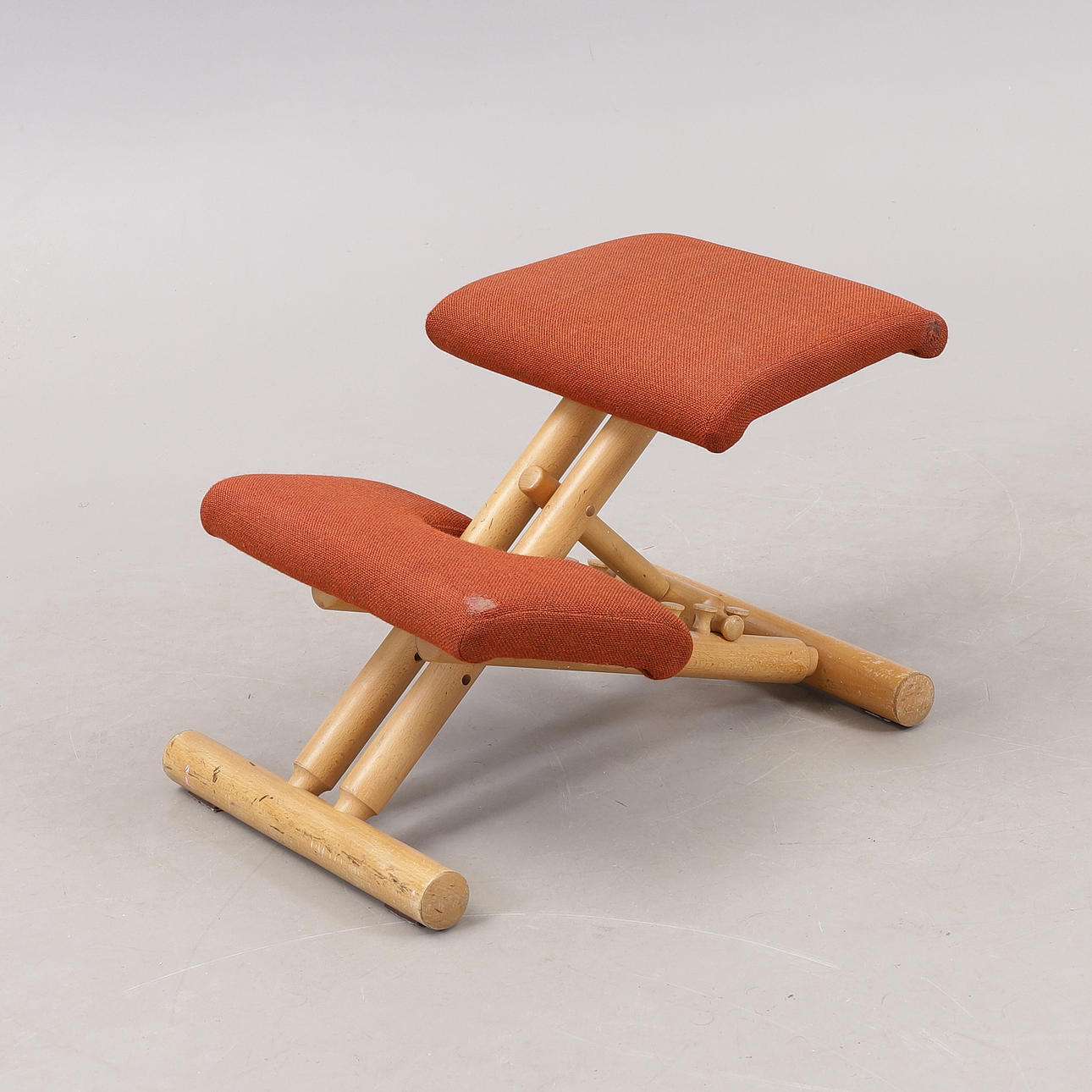 PETER OPSVIK. Ergonomisk sittstol, Stokke Fabrikker, Norge.