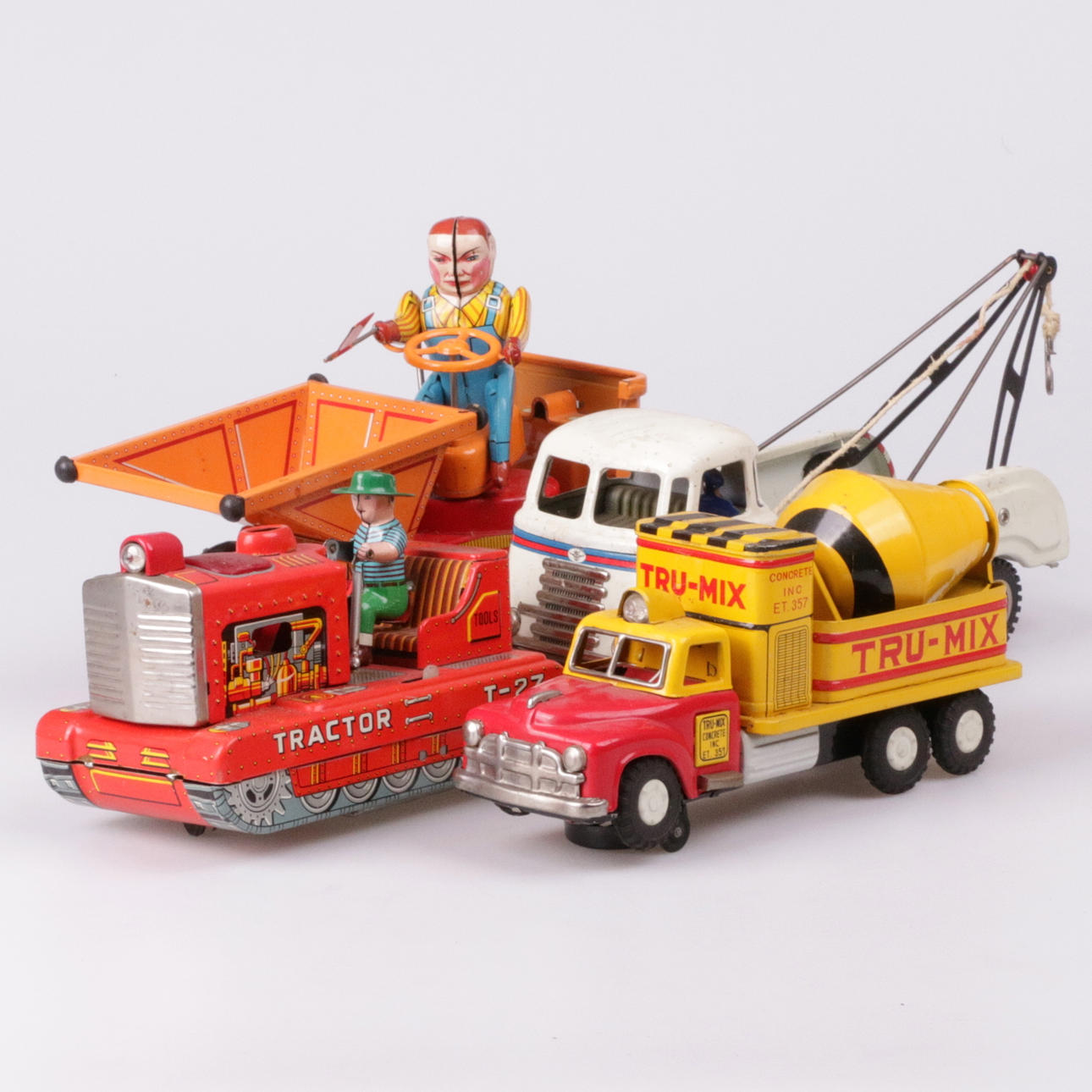 PLÅTBILAR, 4 st. Delvis K. Arnold & Co, Tyskland samt Japan, 1900-talets mitt.