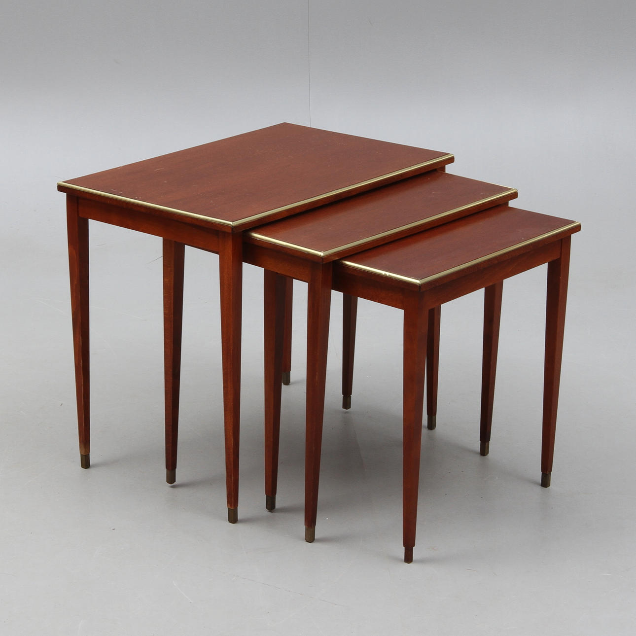 SATSBORD, 3 delar, mahogny, 1900-talets andra hälft.