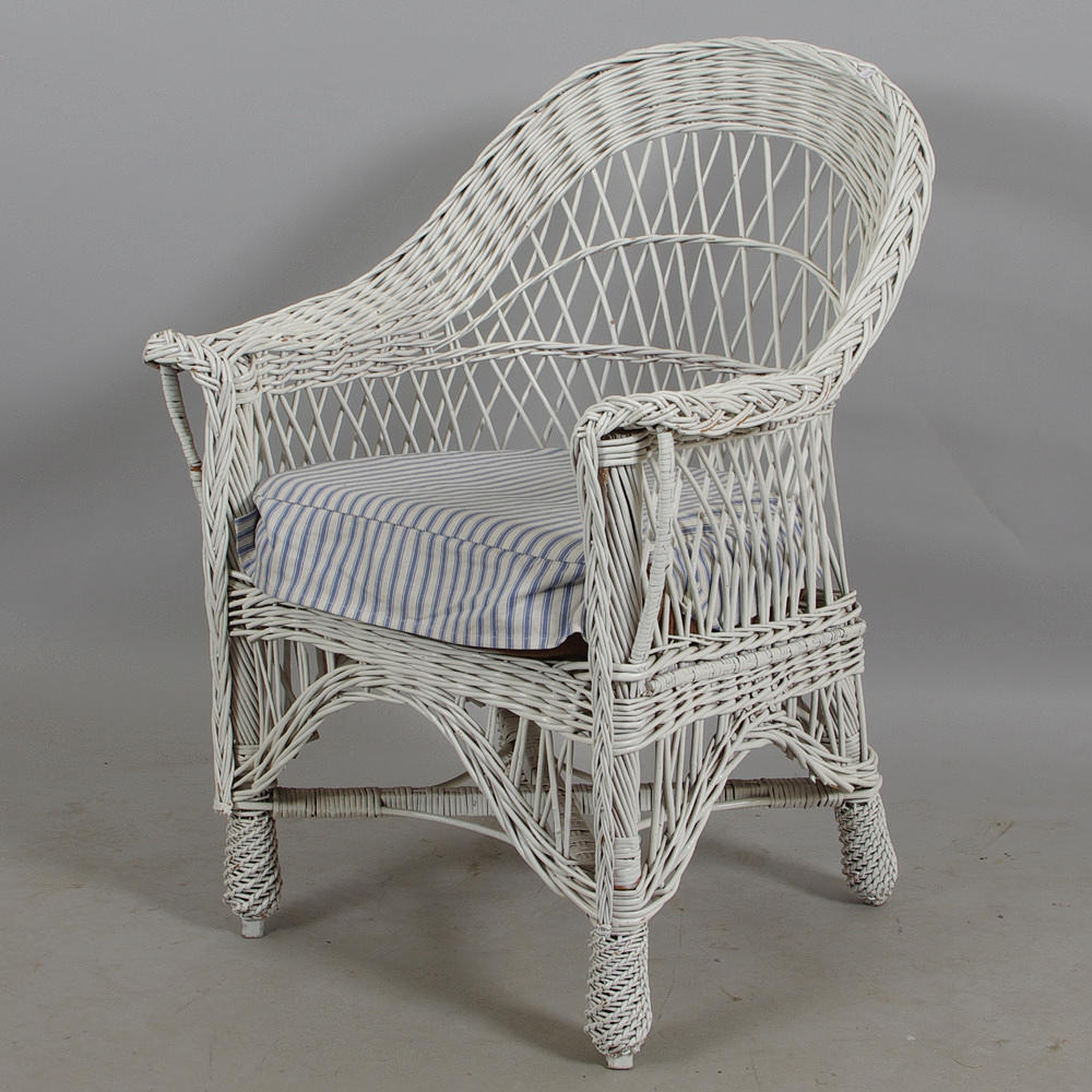 KARMSTOL, vitmålad rotting.