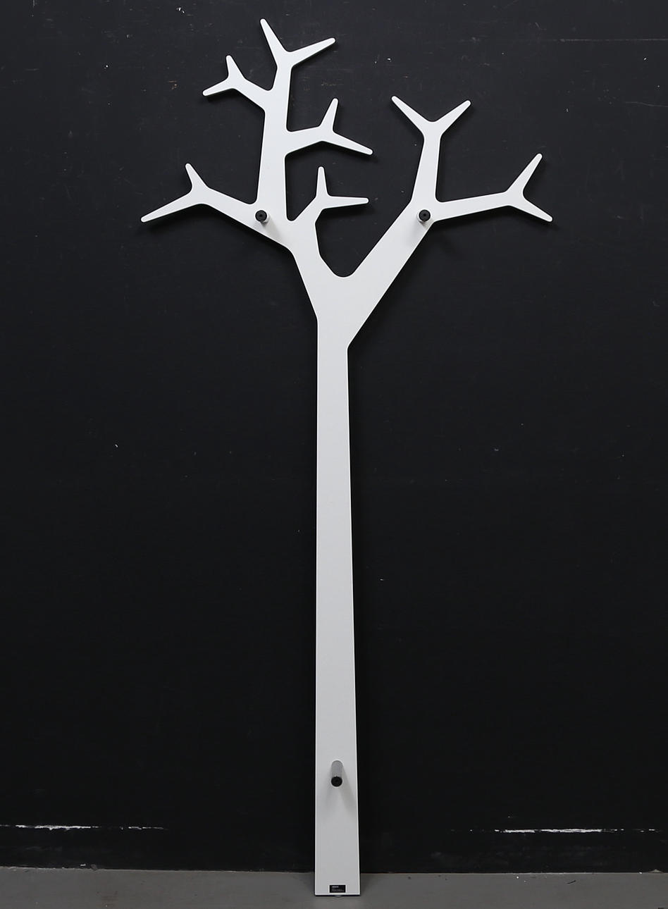 MICHAEL YOUNG & KATRIN PETERSDOTTIR. Kleiderbügel, schwedisch.