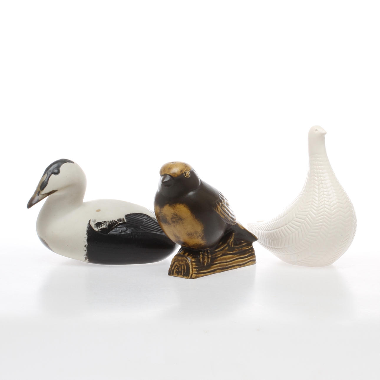 FIGURINER, 3 st, keramik, fåglar, bland annat Paul Hoff, Sven Wejsfelt, Gustavsberg.