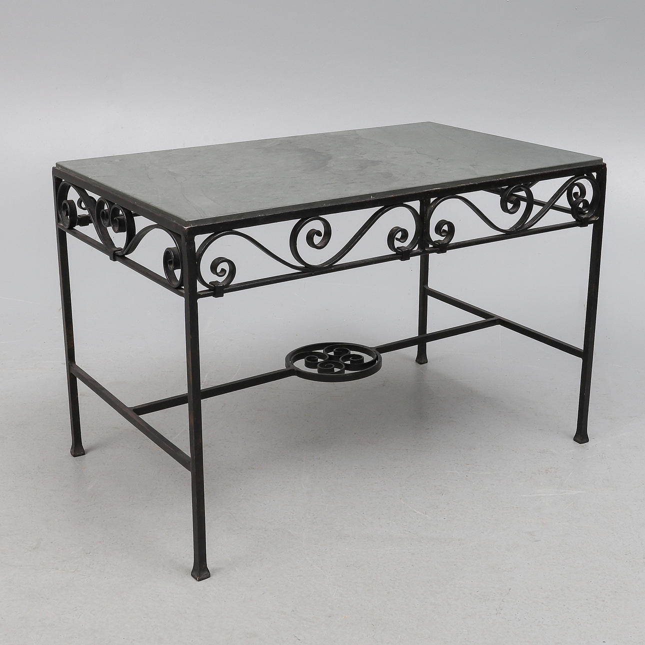 A WROUGHT IRON RECTANGULAR LOW CENTRE TABLE.