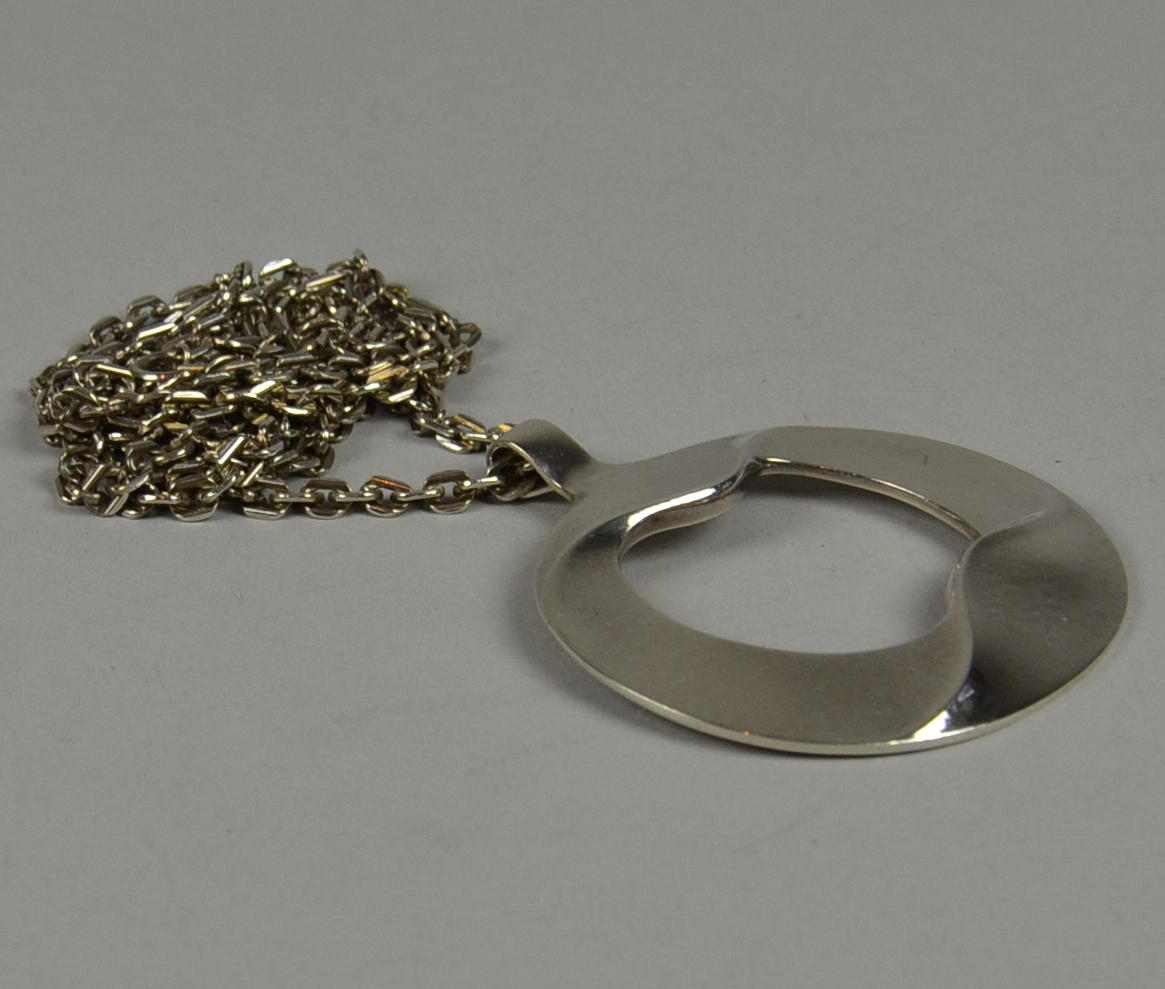 GEORG JENSEN. Danmark halsband med hänge.