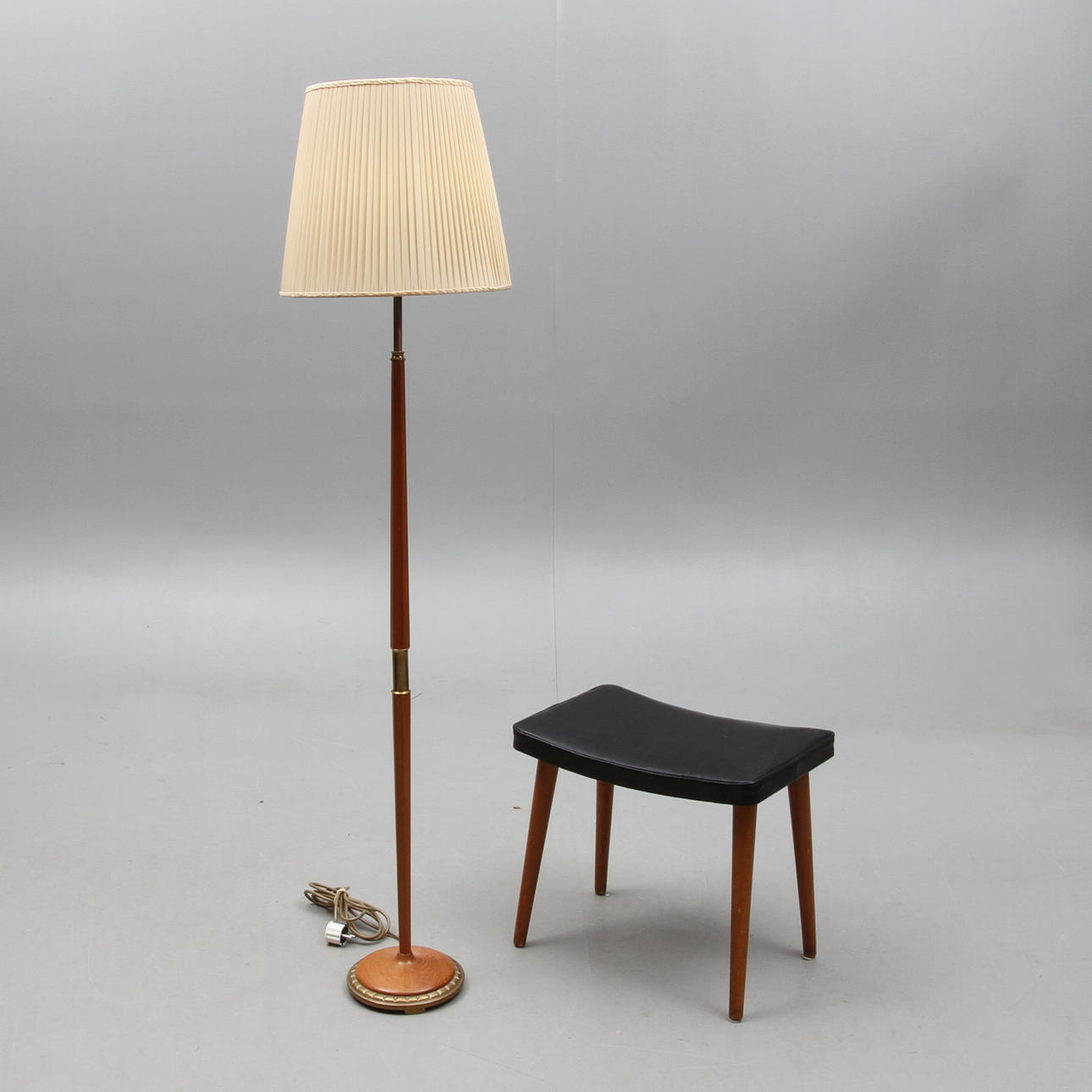 GOLVLAMPA samt PALL, 1950/1960-tal.