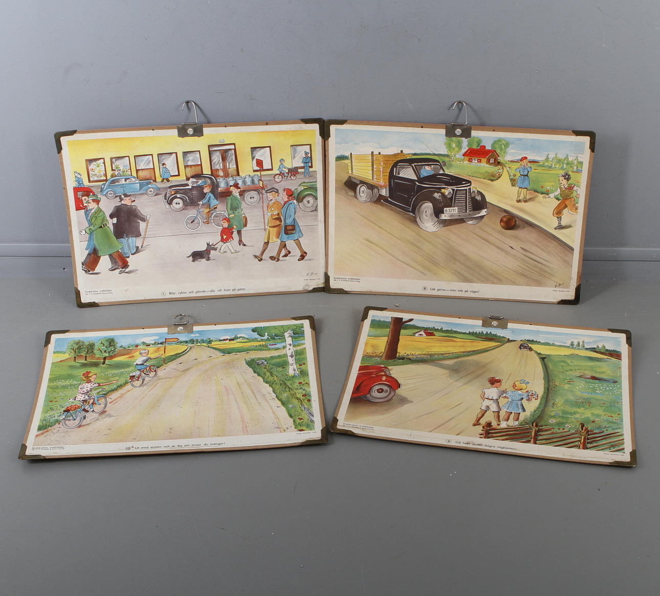 PLANSCHER, 4 st, Småskolans Trafikbilder, AB. P.A. Norstedt & Söners förlag, Esselte, Stockholm 1952.