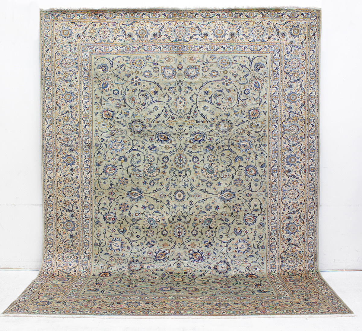 MATTA, Orientalisk, grön Keshan, 395 x 294 cm.