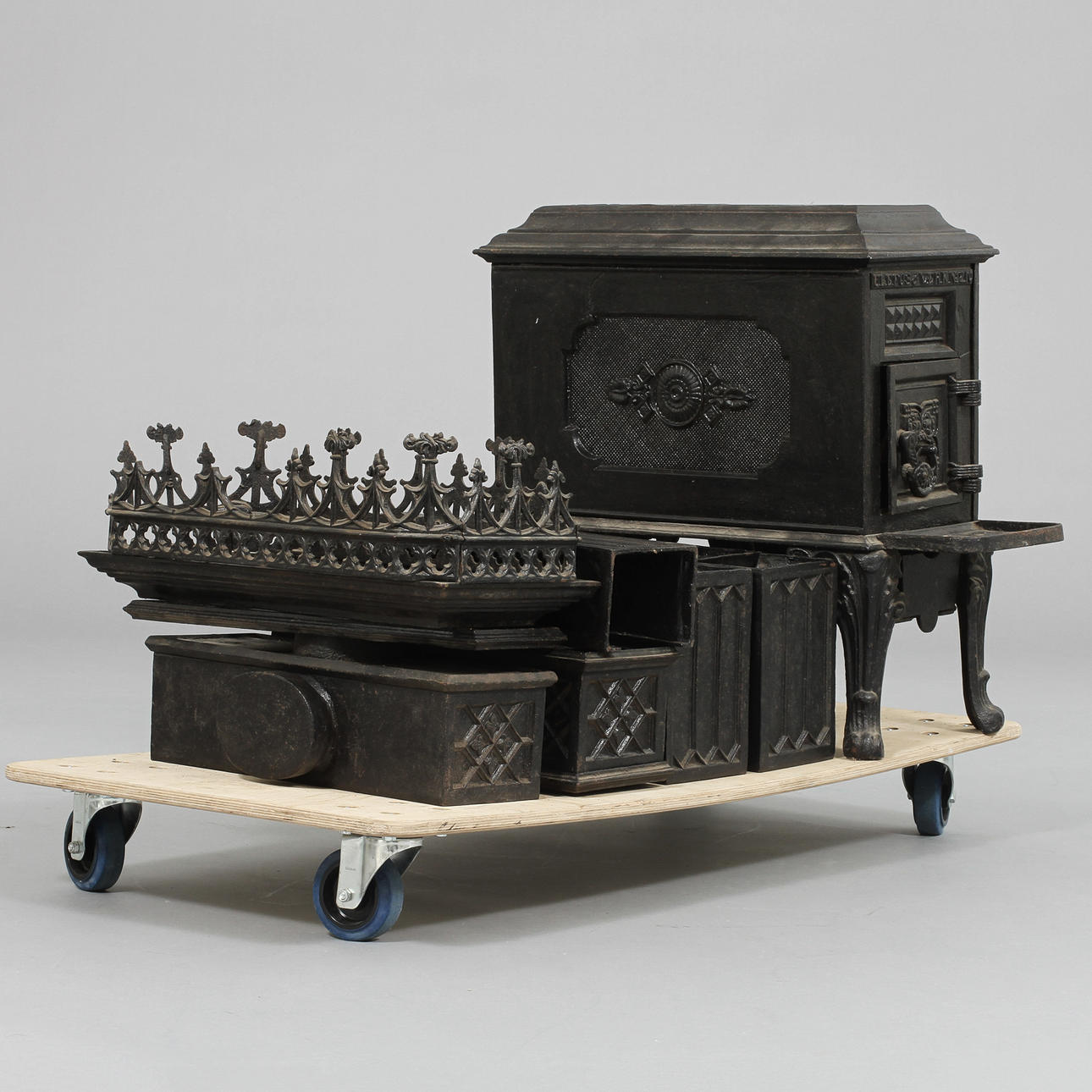 GJUTJÄRNSKAMIN, Ulefos Verken.