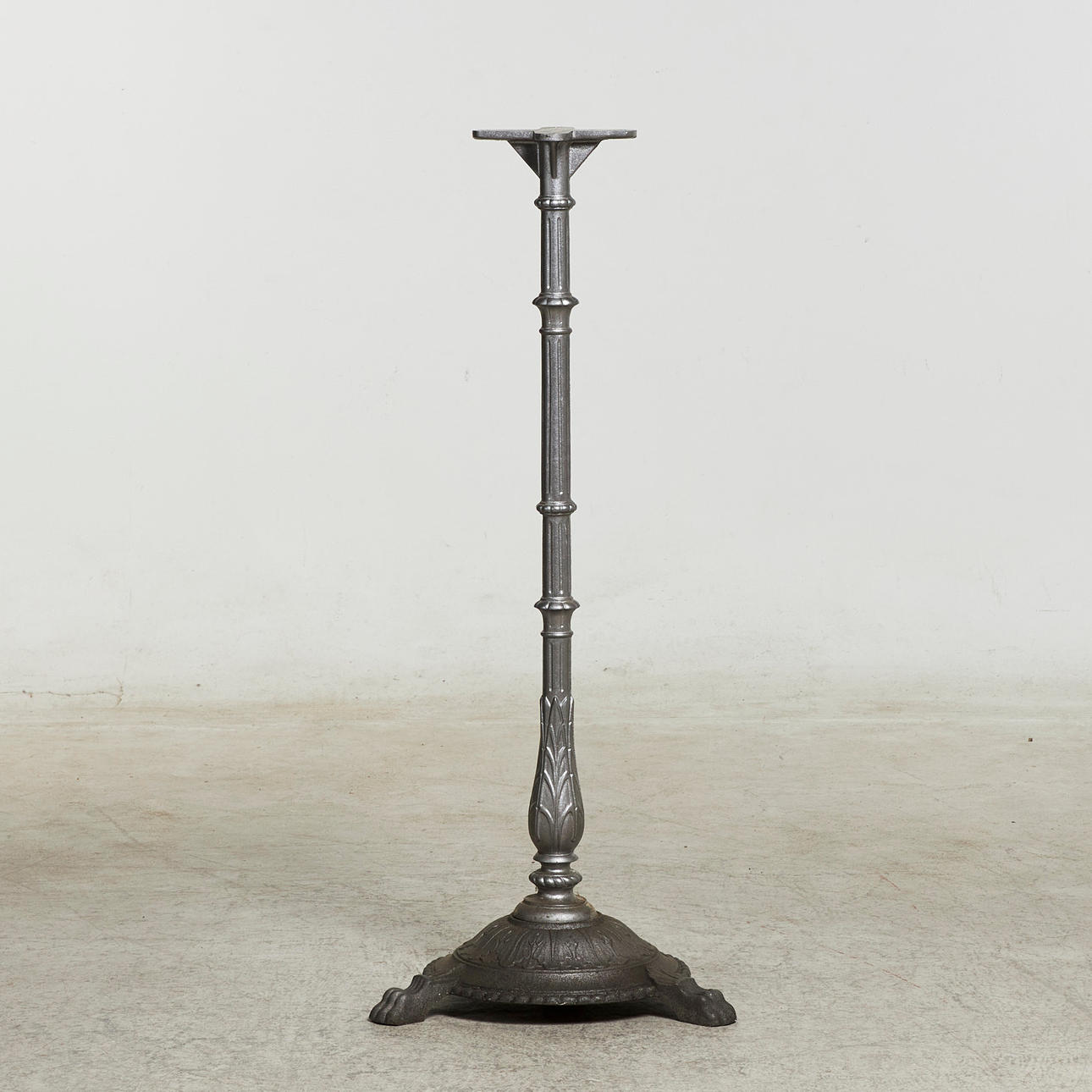 UNDERREDE, Byarum, støbt aluminium.