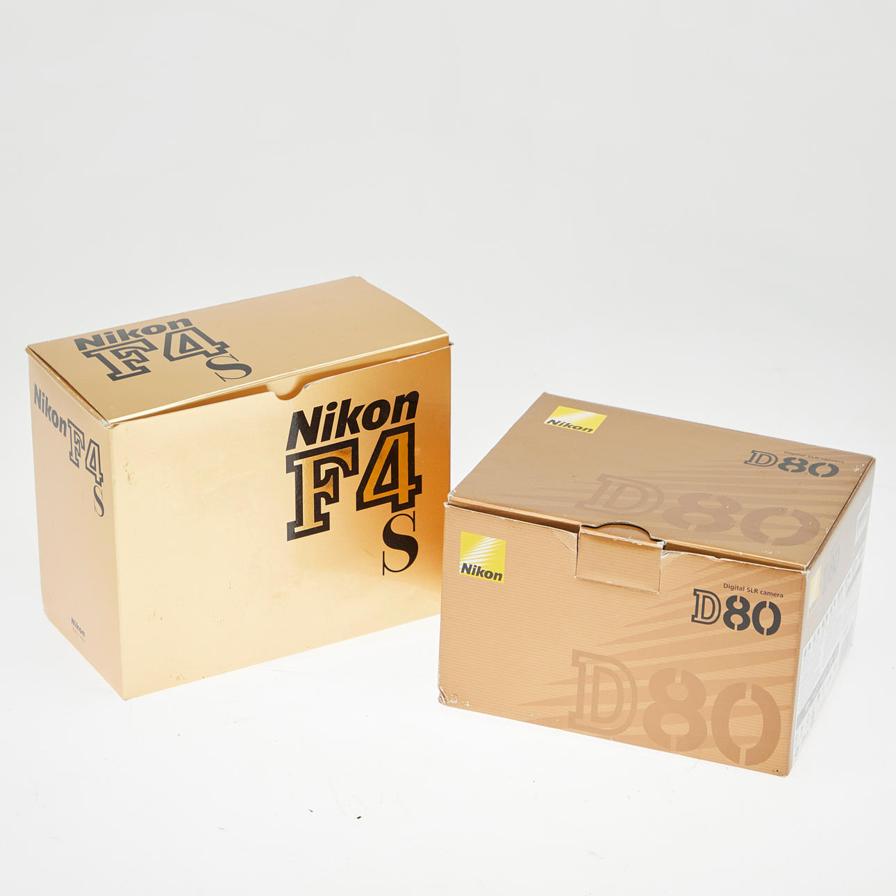 Nikon, dos cámaras digitales, 1980-2000, Japón (2).