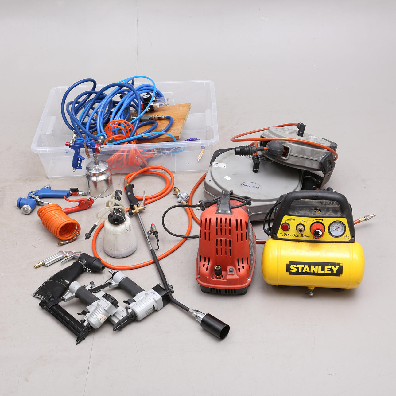 KOMPRESSORER SAMT TRYCKLUFTSVERKTYG.