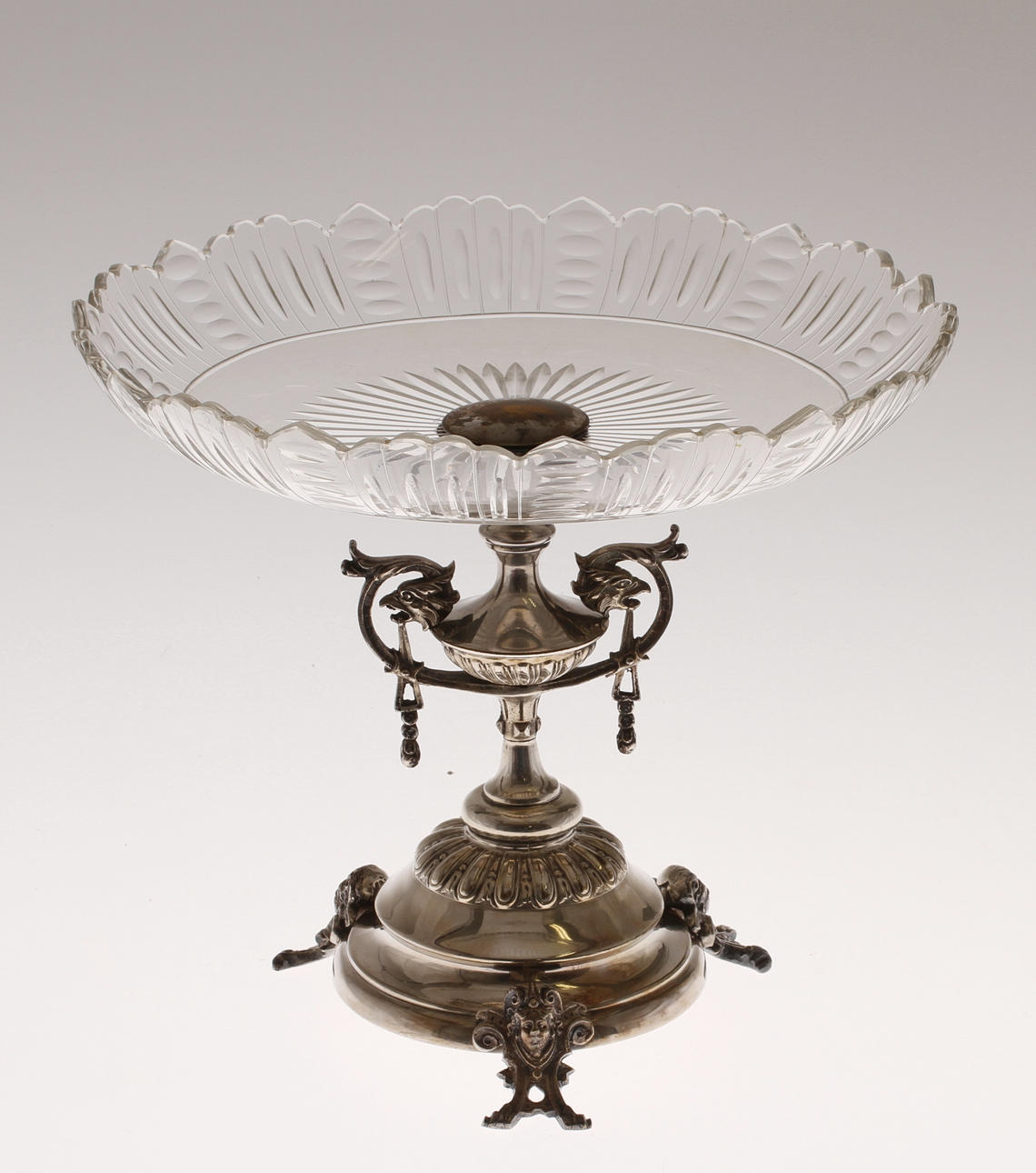 BORDSUPPSATS. glas samt nysilver, 1800/1900-tal.