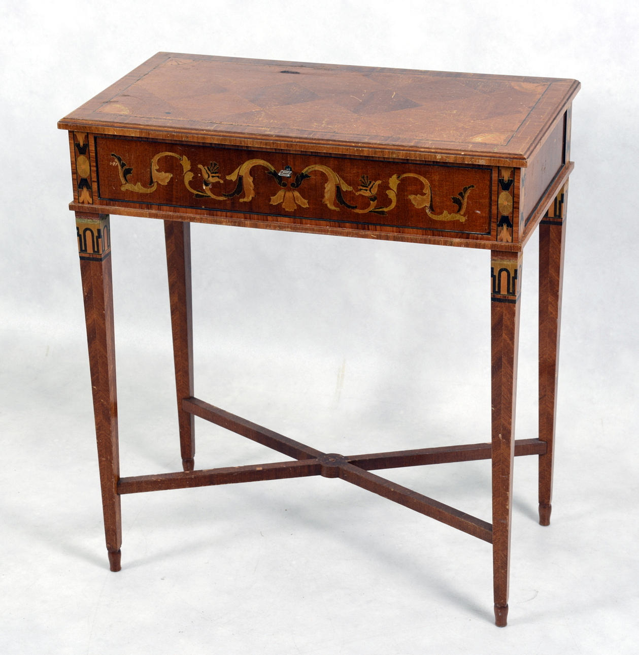 SYBORD MED INTARSIA, Gustaviansk stil.