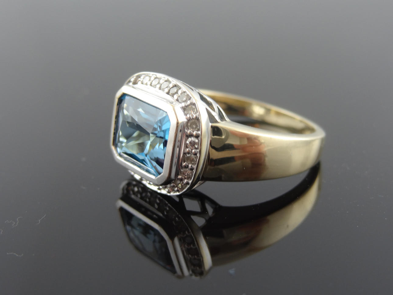 LONDON BLUE Topaz diamantring 3,74cts.