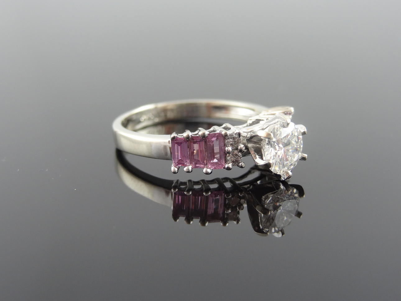 ROSA DREAM Solitare Design Diamant/safir ring 1,60cts.