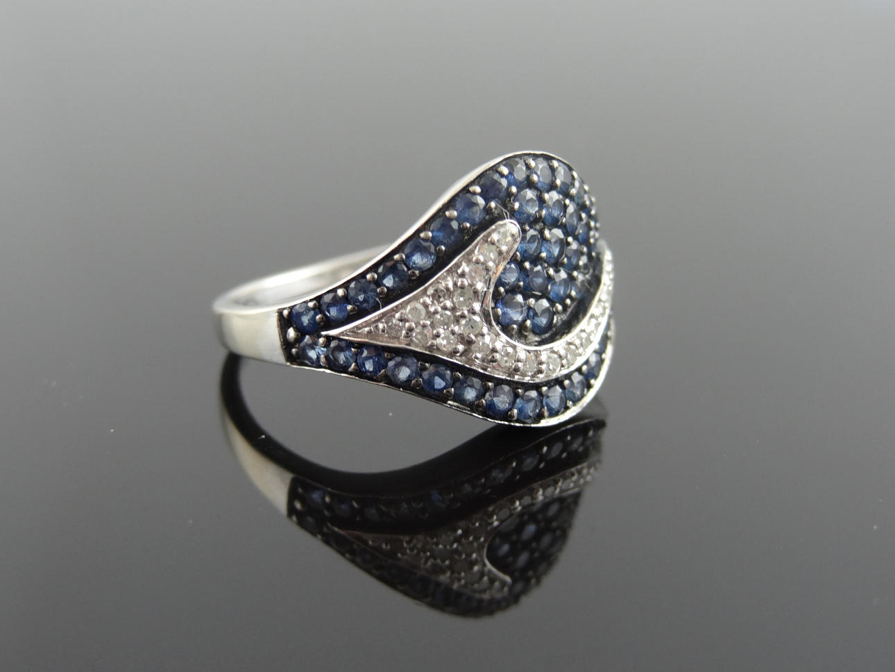 HAWAIIN WAVE Design Diamond Safir ring 1,18cts.