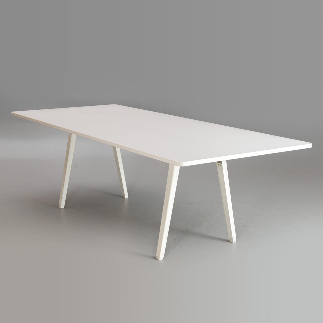 RONAN & ERWAN BOUROULLEC. VITRA. Mesa de conferencias 'JOYN'.