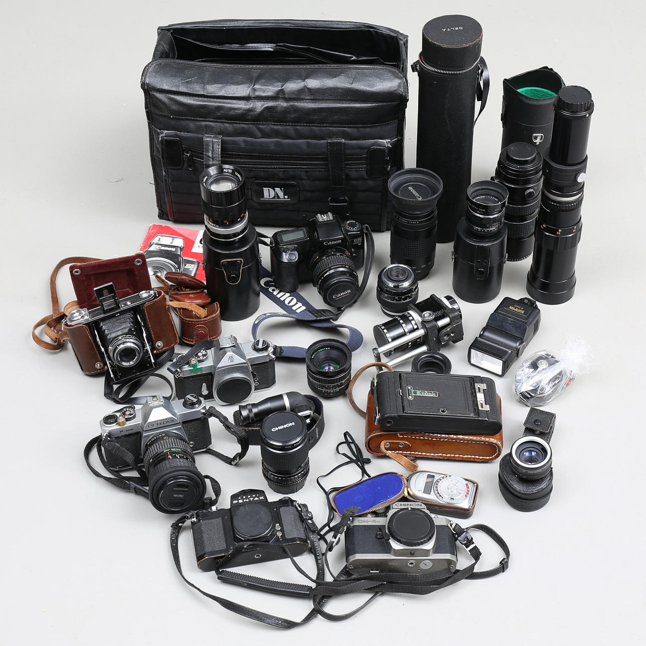 PARTI KAMEROR, OBJEKTIV m.m, bl.a Pentax, Canon, Zeiss.