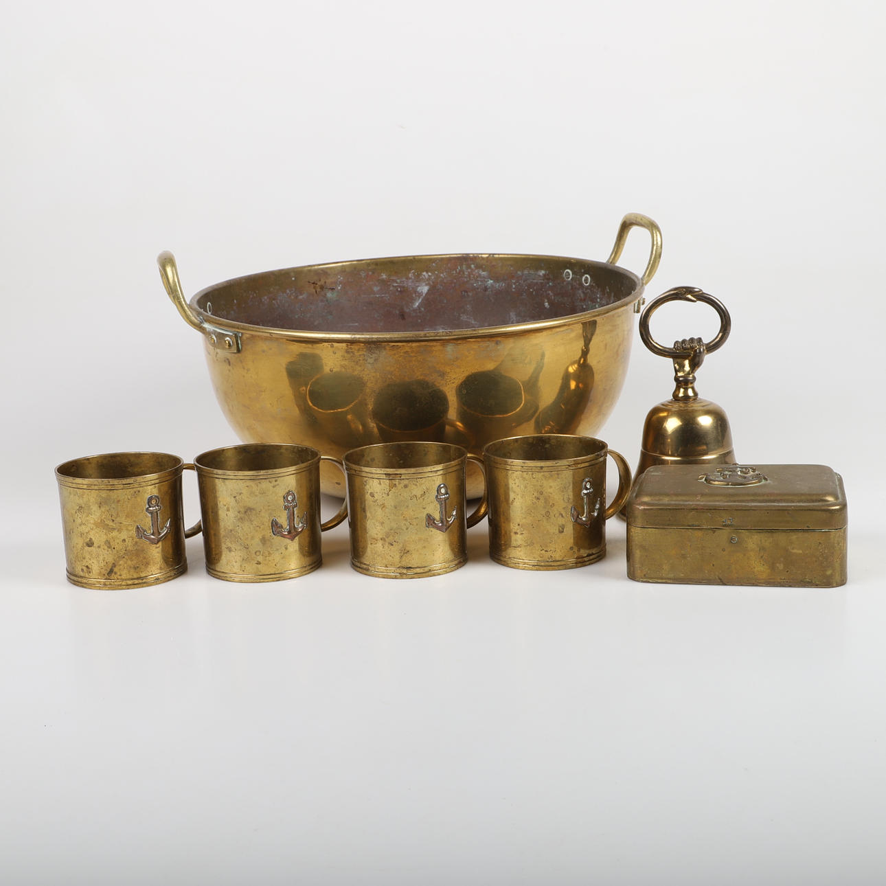 MUGGAR, BALJA, M. M, 7 stk., messing, 20. århundrede.