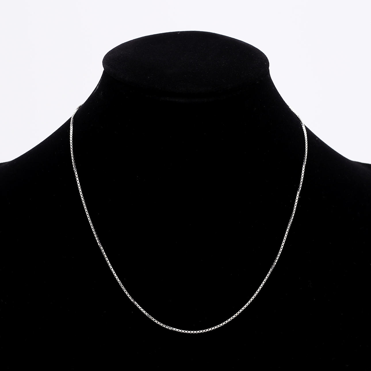 HALSBAND, Vitguld, 18K, vikt 2,79 gram.