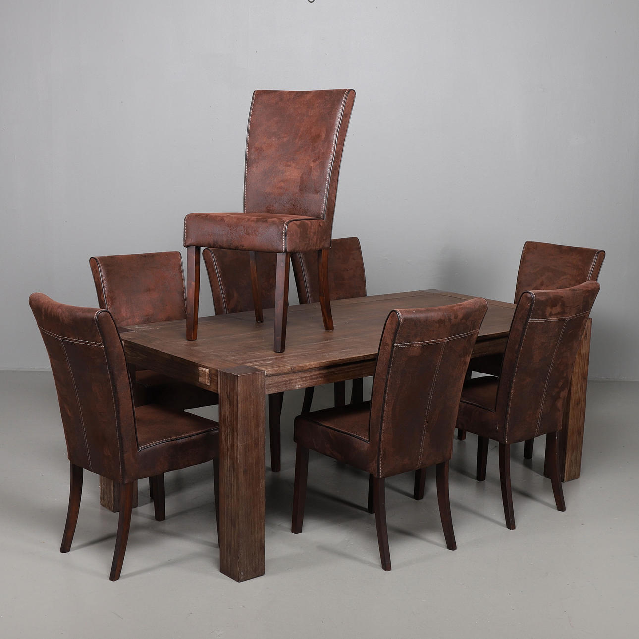 MUEBLES DE COMEDOR, 8 sillas, años 2000.