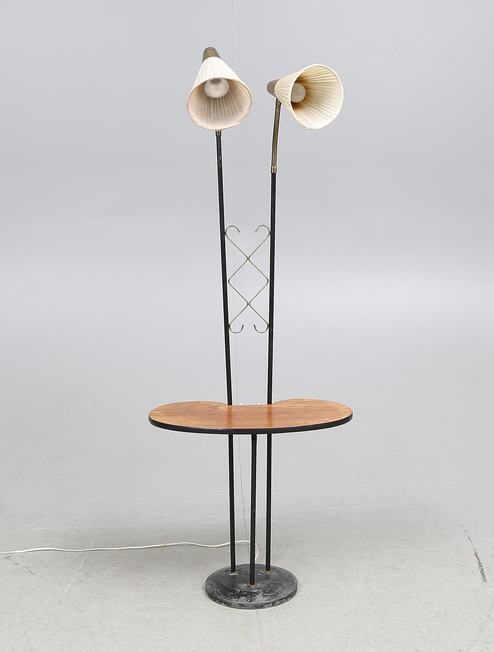 GOLVLAMPA med BORD, 1950/60-tal.