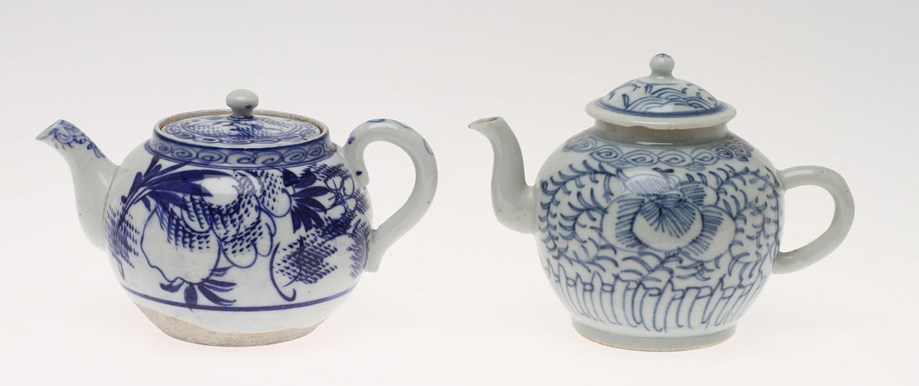 TEKANNOR med lock, 2 st, porslin, Kina.