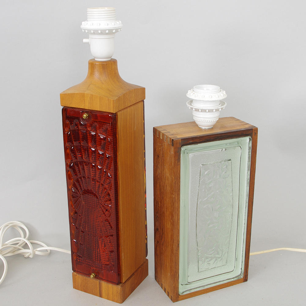 BORDSLAMPOR, 2 stycken, teak/glas, 1950/1960-tal.