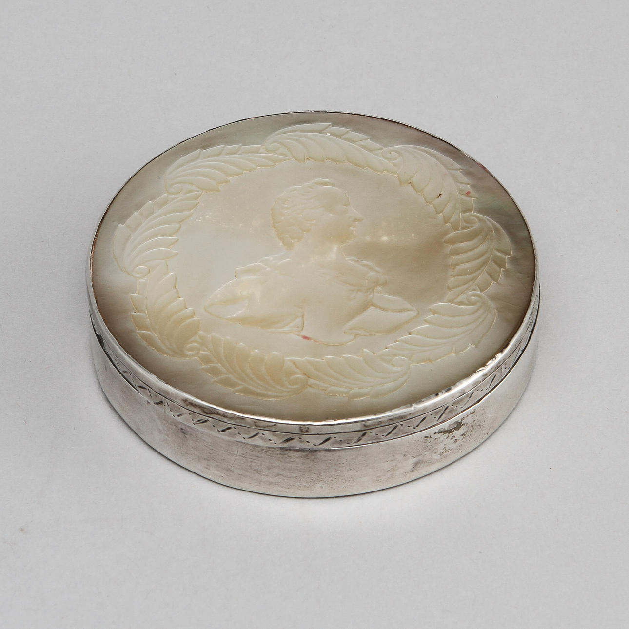 DOSA, silver och pärlemor, 17/1800-tal.