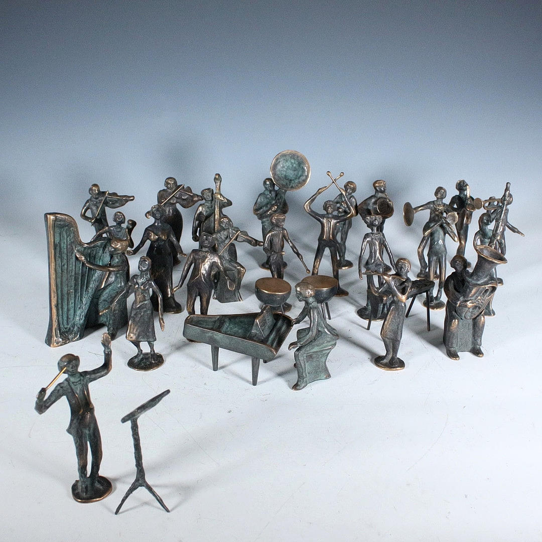 LUISE KÖTT-GÄRTNER. 'Orchestra Classica', 1995/1996, Bronze.