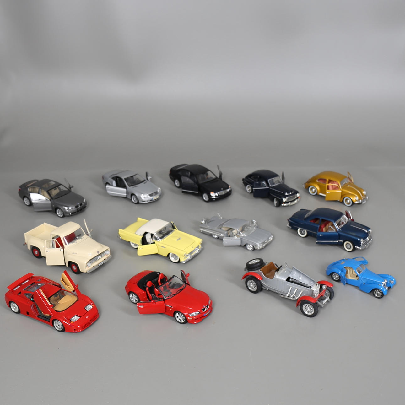 Samlarbilar, 13 st, Bl a Bugatti Atlantic 1936, Burago, Italien.