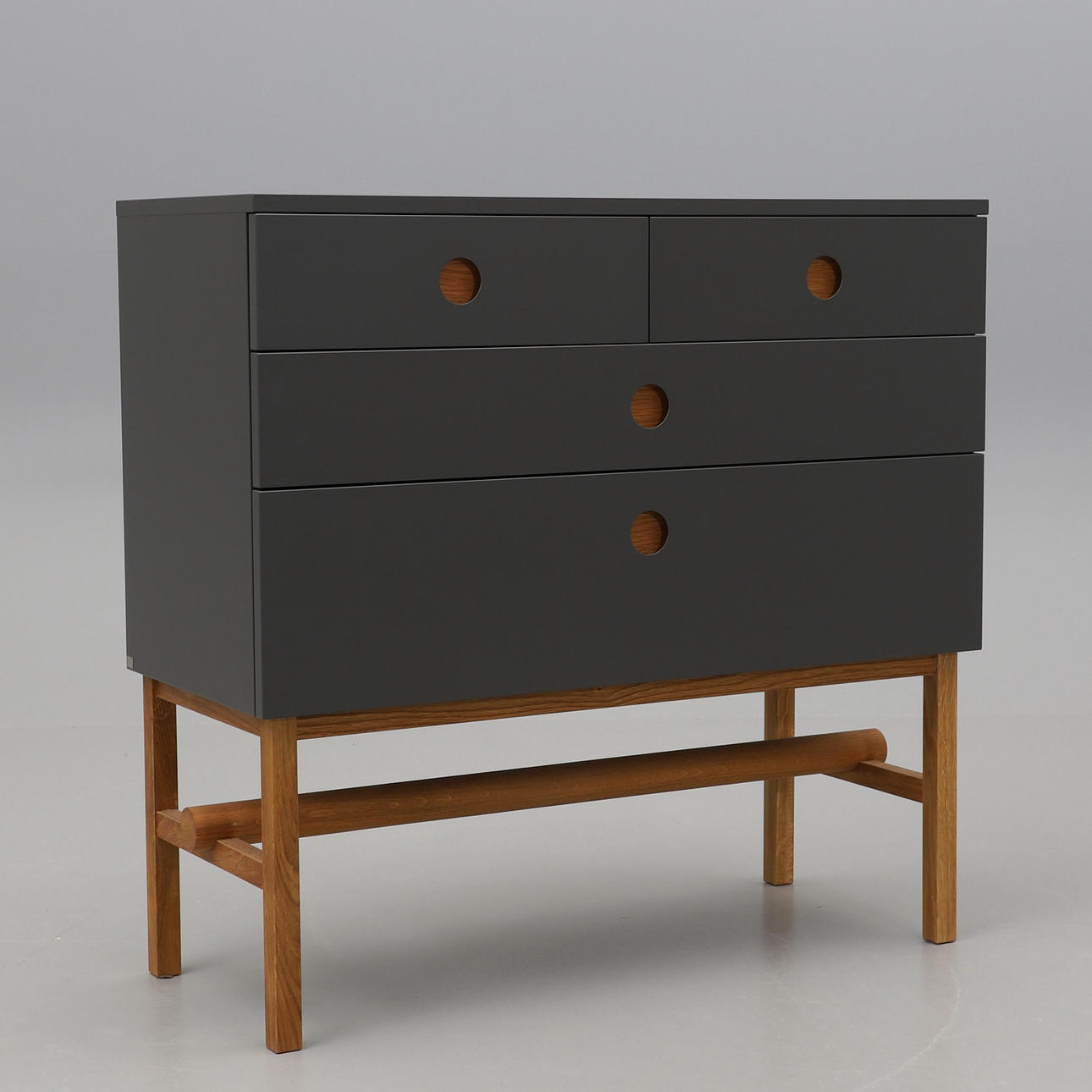 SARA LARSSON. "Keep Storage Grey", Kommode, A2-Designer.