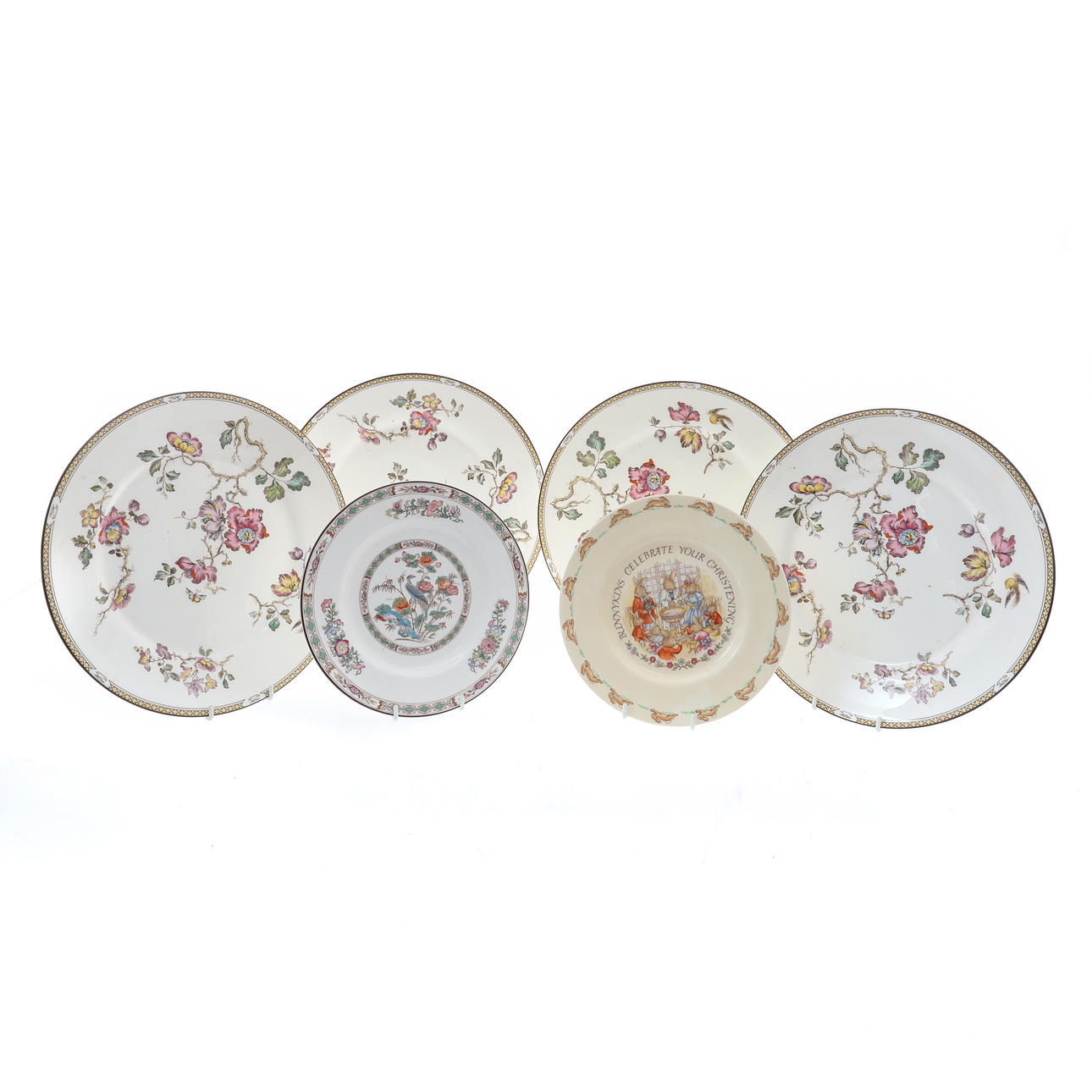 FOUR WEDGWOOD SWALLOW PATTERN DINNER PLATES.