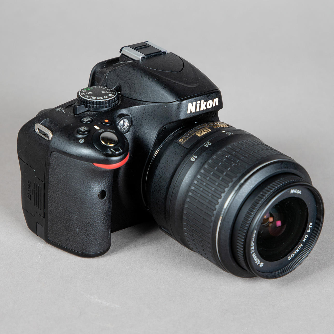 Nikon D5100 18-55 VR Kit.