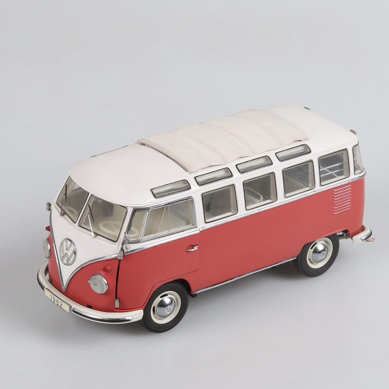 MODEL CAR, 1962 Volkswagen Microbus, Franklin Mint Precision.