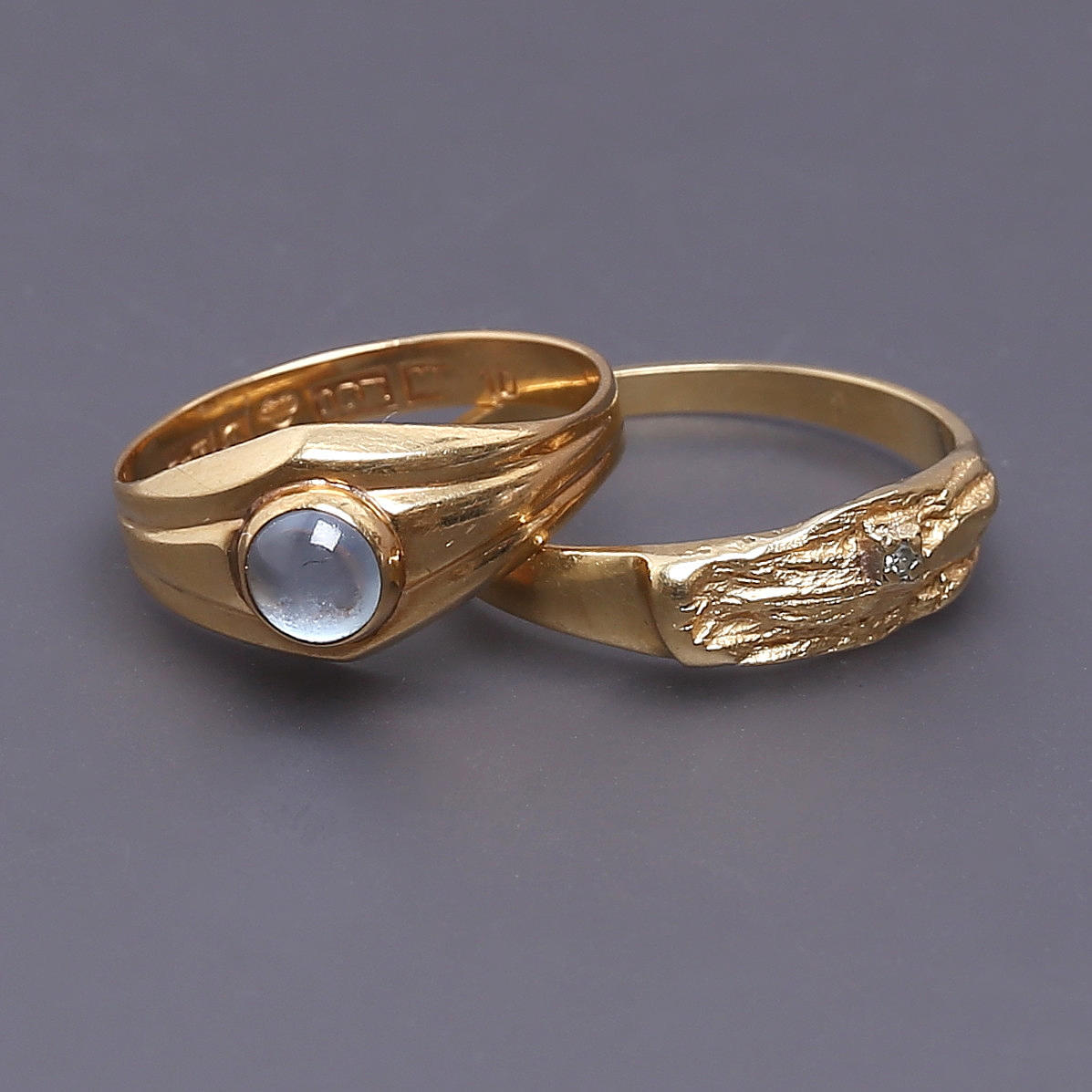 RINGAR 2 st, 18K guld, B Hallbergs, Köping, 1900-talets andra hälft.