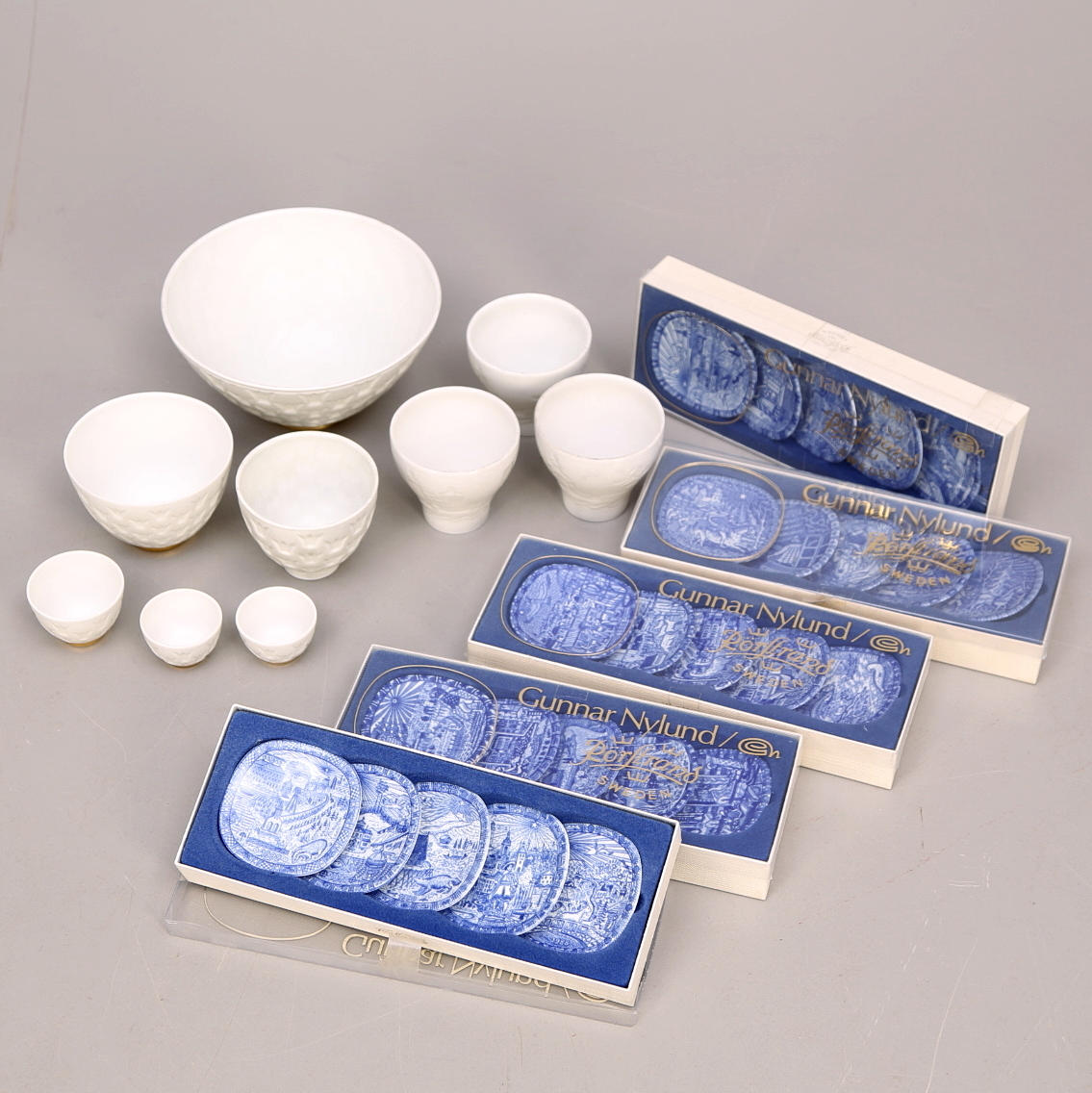 GUNNAR NYLUND. KRONSKÅLAR 6 st och MINIATYRFAT 25 st, SKÅLAR 3 st, Rörstrand.
