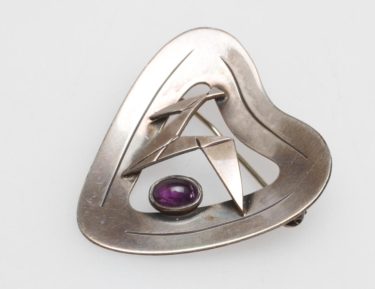 BROSCH, silver med ametist, Arvo Saarela, Enköping 1960.