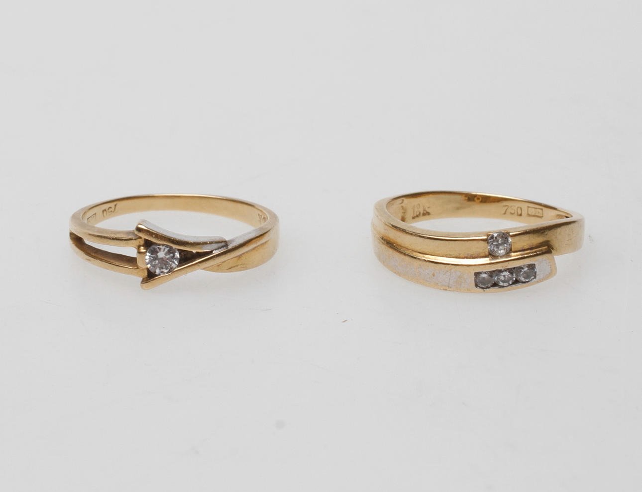 RINGAR, 2 st, 18k guld, vikt ca 5,9 gr.