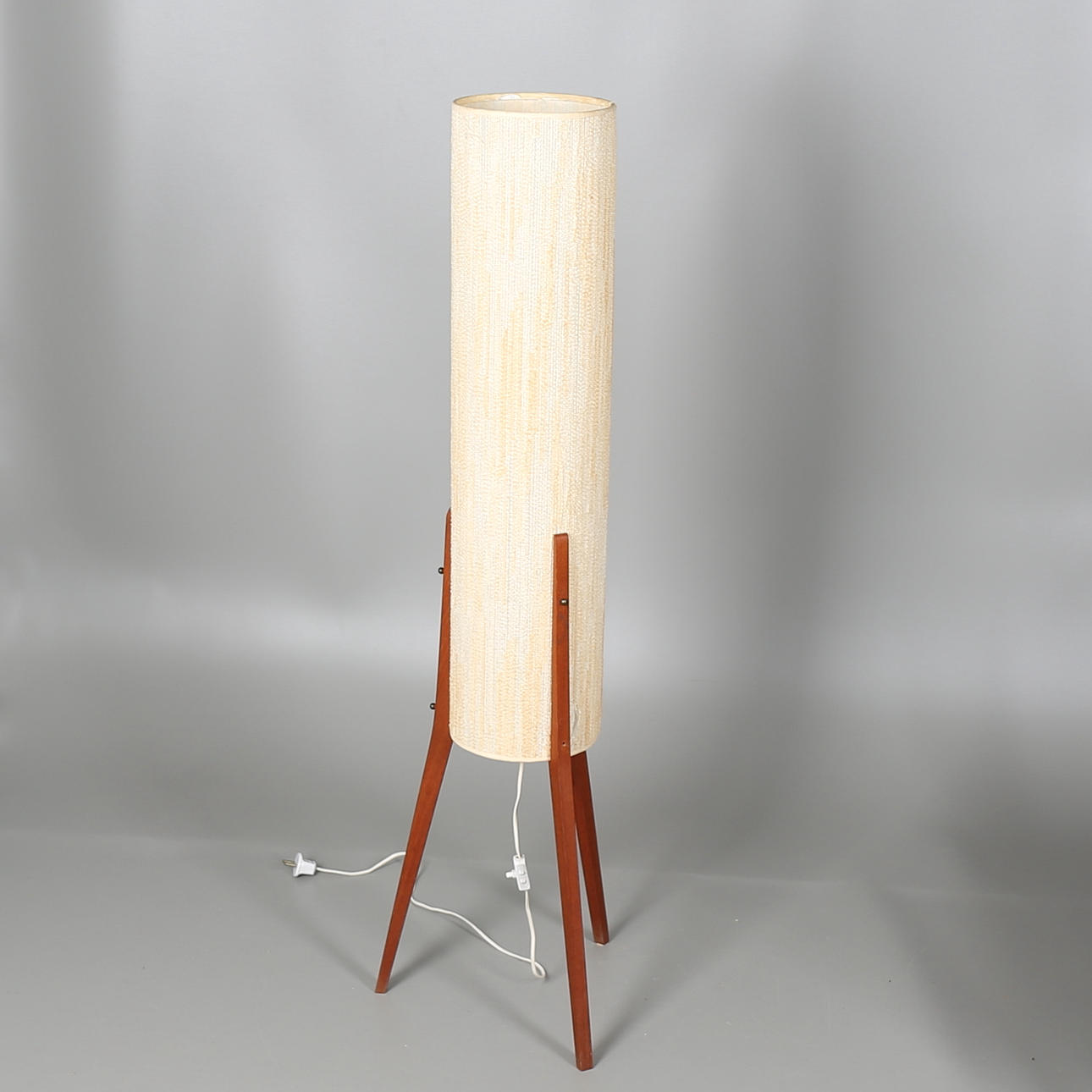 GOLVLAMPA. Teak/Textil, Märkt Aneta, 1960-tal.