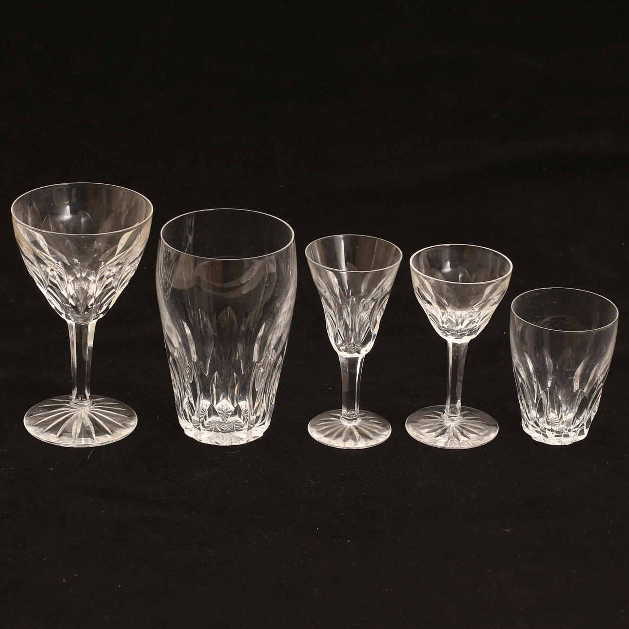 SERVICIO DE VIDRIO, 63 piezas.