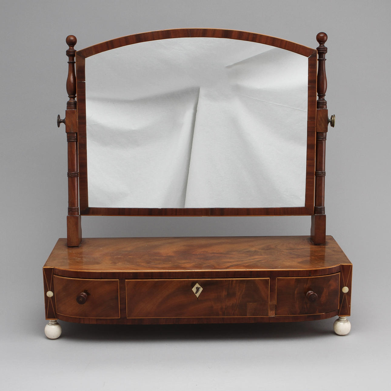 PIGTITTARE, Empire, 1800-talets mitt.